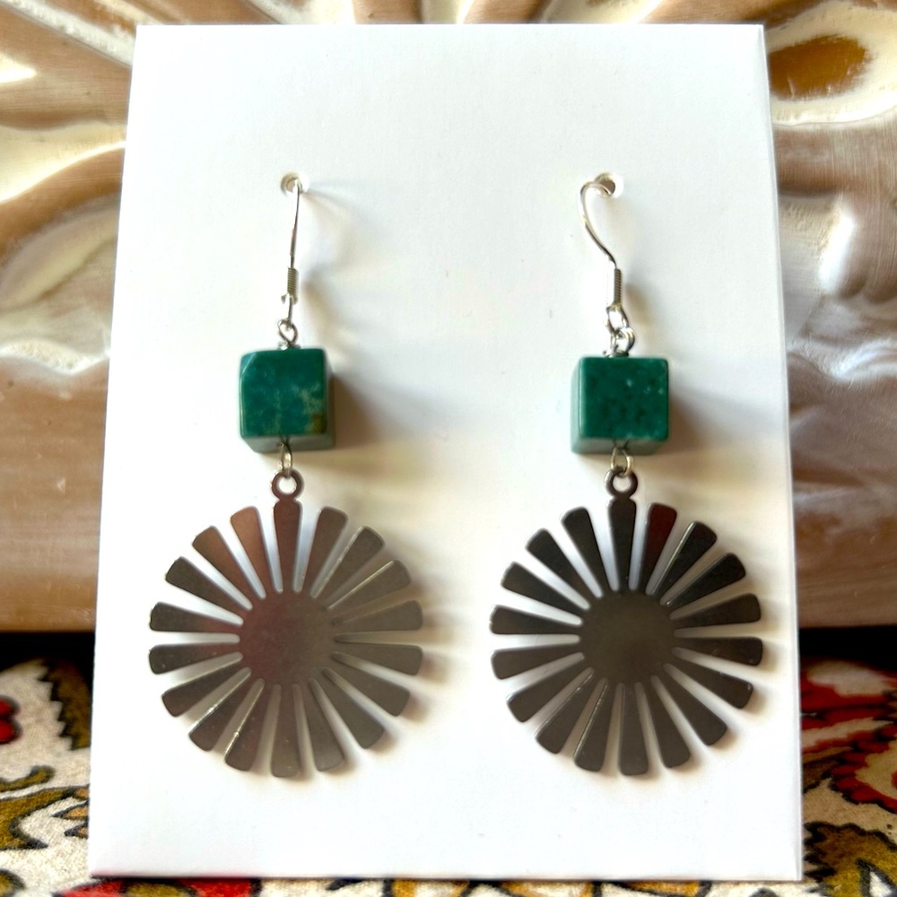 Hand Crafted Gemstone Sunburst Flower Earrings - Stainless Steel - NWT